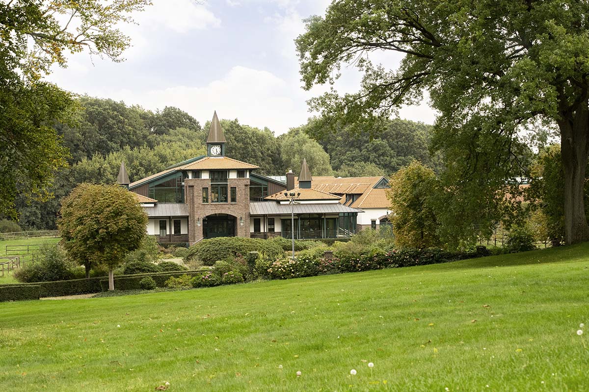 Helgstrand Dressage køber farm i Tyskland